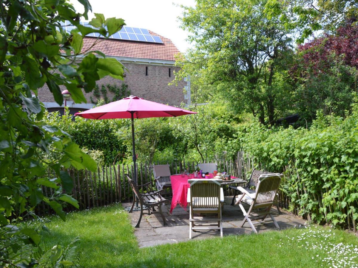 Enchanting Cottage With Terrace Garden Hamoir Exterior foto