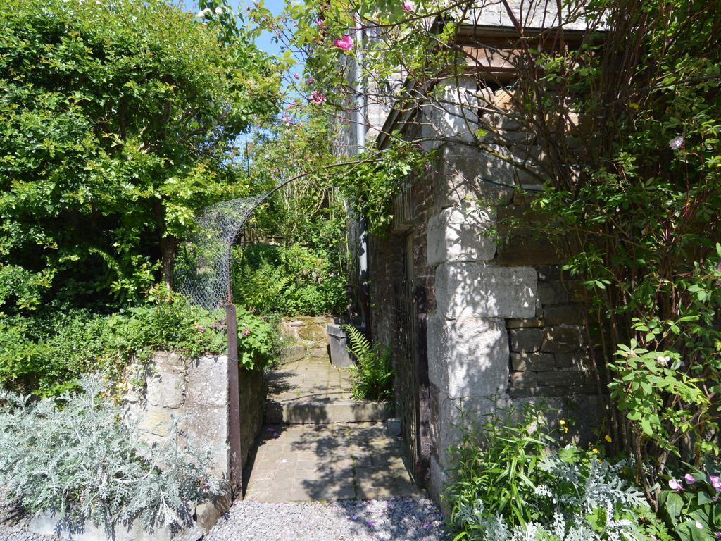 Enchanting Cottage With Terrace Garden Hamoir Exterior foto